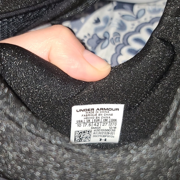 Sz 10 black under armour Sola sneaker - Picture 5 of 6